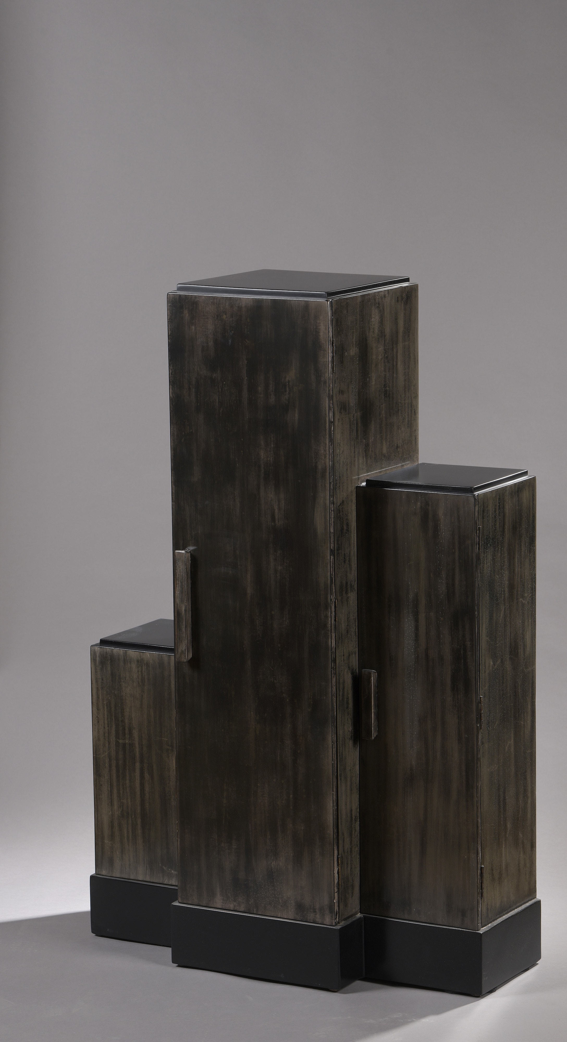 Meuble bibliothèque à trois corps, vers 1921.